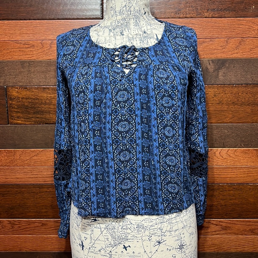 Hollister Tie Scoop Neck Long Sleeve Floral Lace Blouse